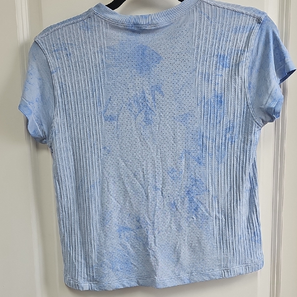 Lululemon Athletica Blue Pleated Fitted Short Sleeve T-Shirt - Picture 2 of 3